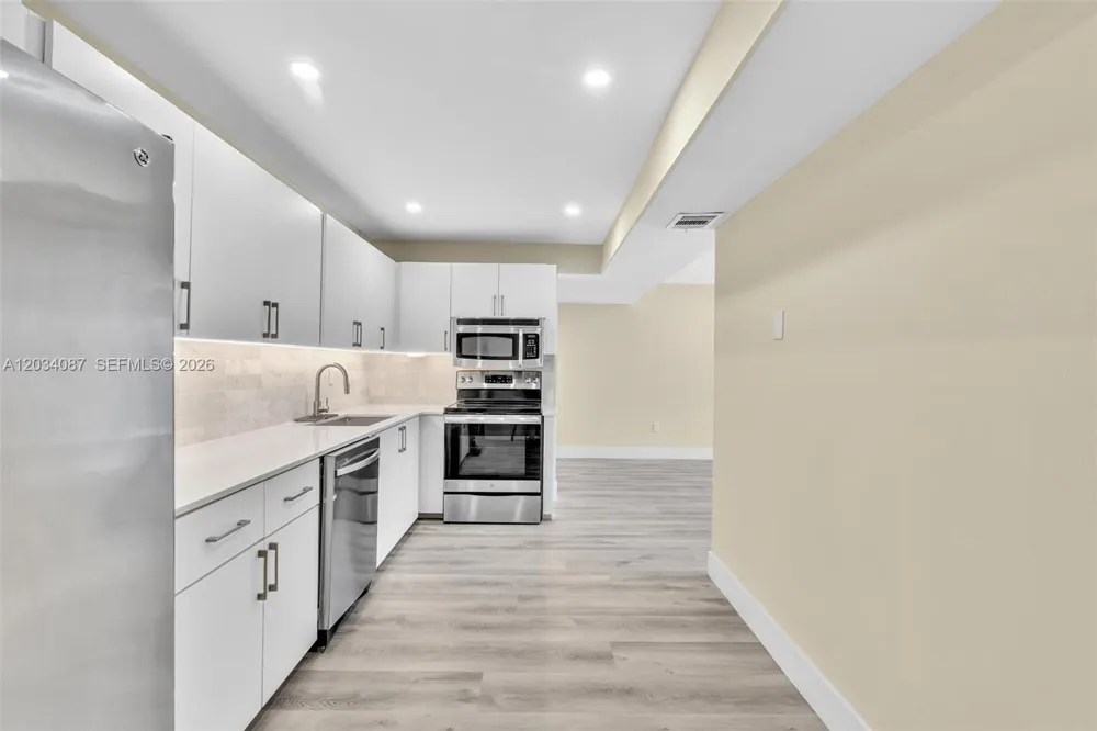 9124 Collins Ave #304 Surfside, FL 33154