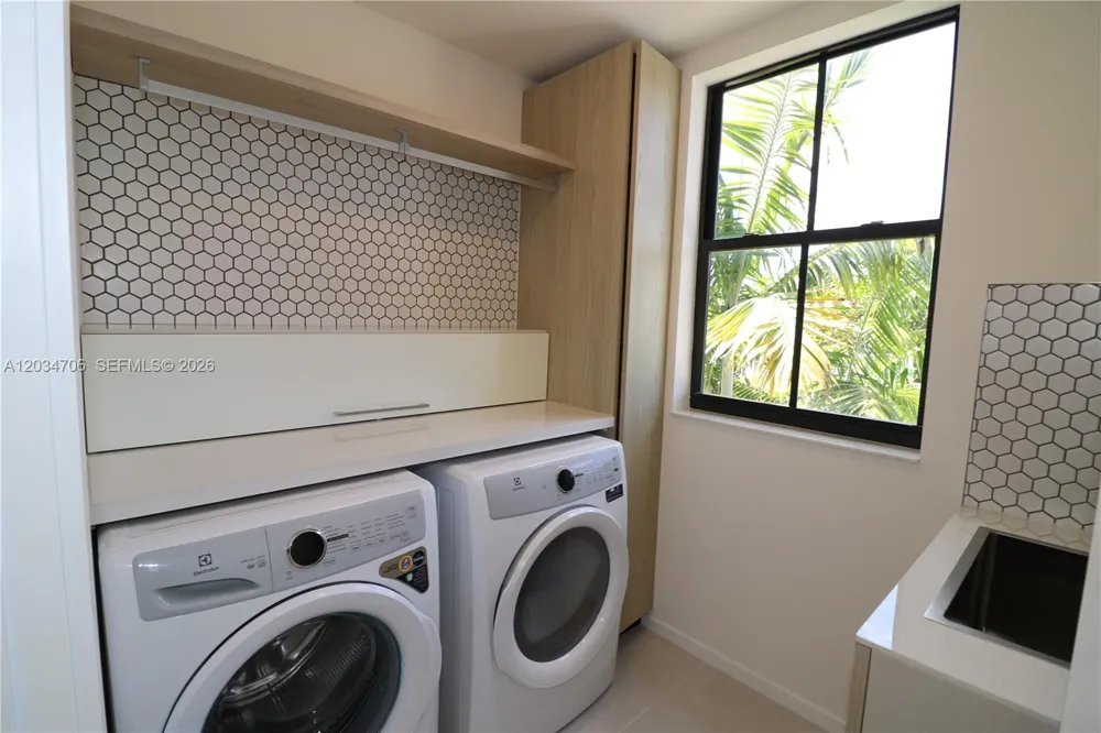 7504 SW 100th St Pinecrest, FL 33156