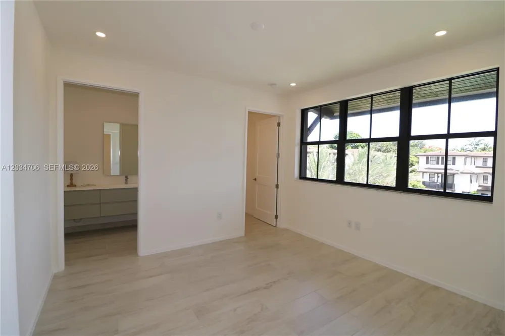 7504 SW 100th St Pinecrest, FL 33156