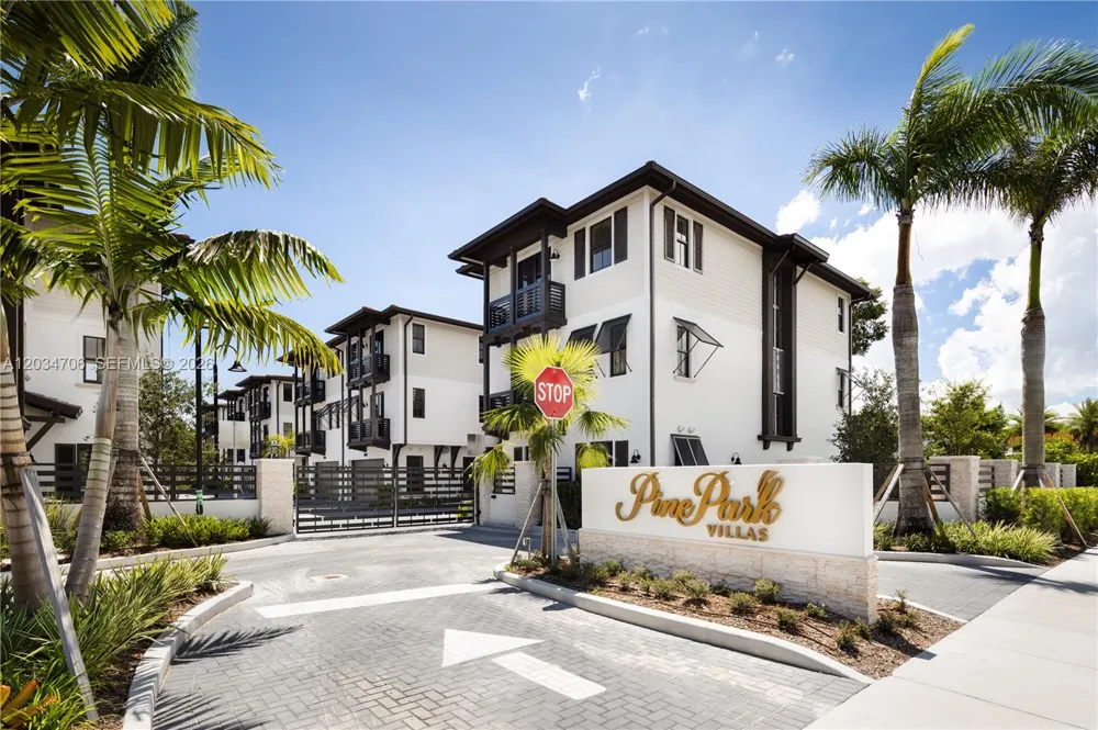 7504 SW 100th St Pinecrest, FL 33156