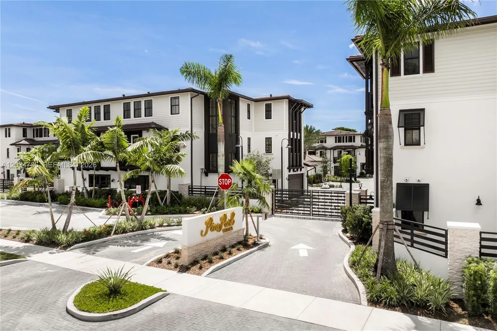 7504 SW 100th St Pinecrest, FL 33156