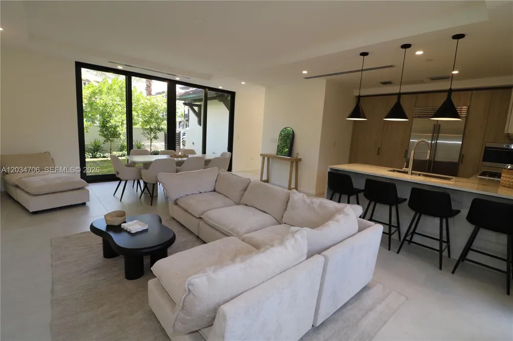7504 SW 100th St Pinecrest, FL 33156