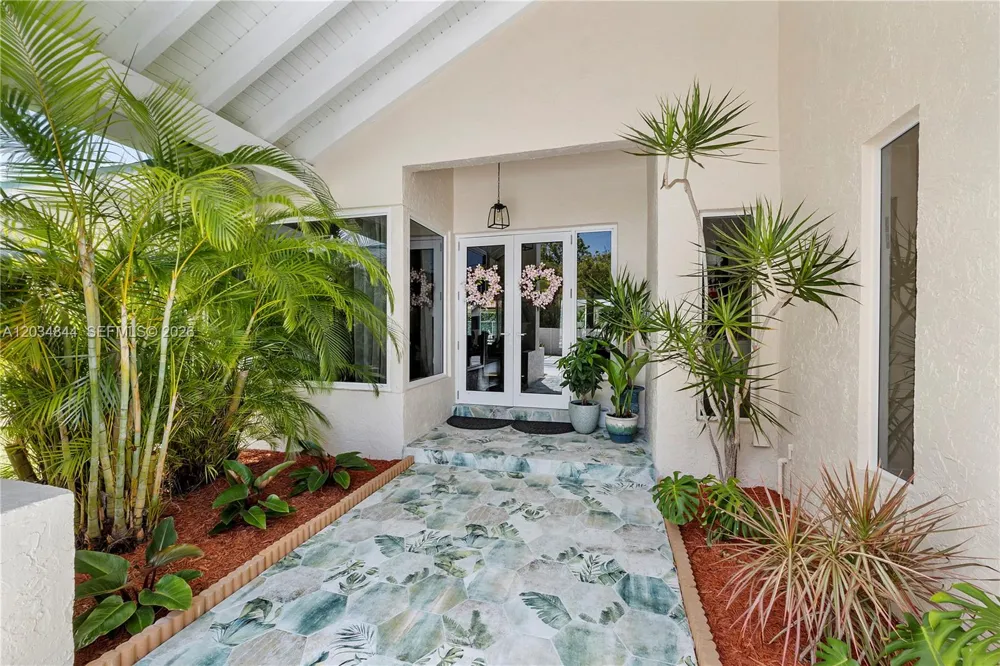 17640 Old Cutler Rd Palmetto Bay, FL 33157