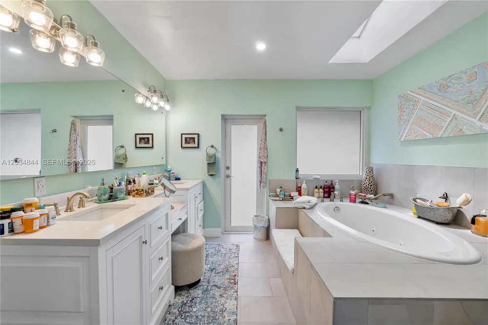 17640 Old Cutler Rd Palmetto Bay, FL 33157