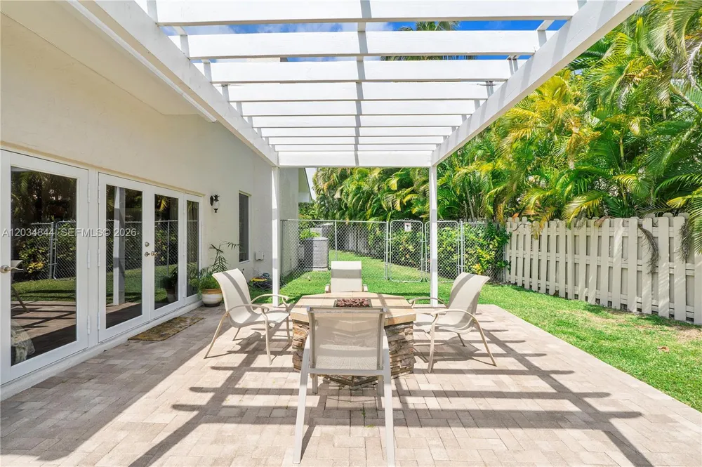 17640 Old Cutler Rd Palmetto Bay, FL 33157
