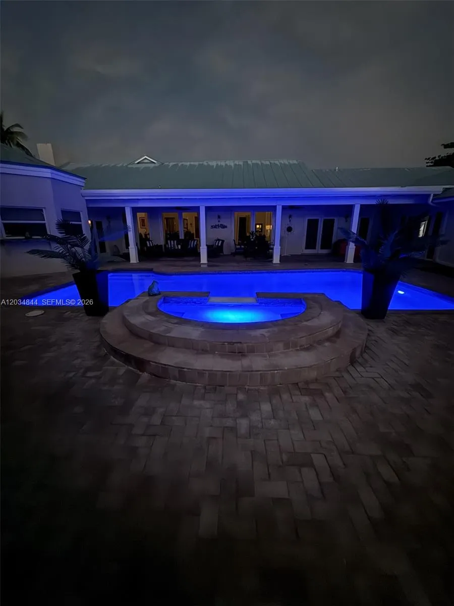 17640 Old Cutler Rd Palmetto Bay, FL 33157
