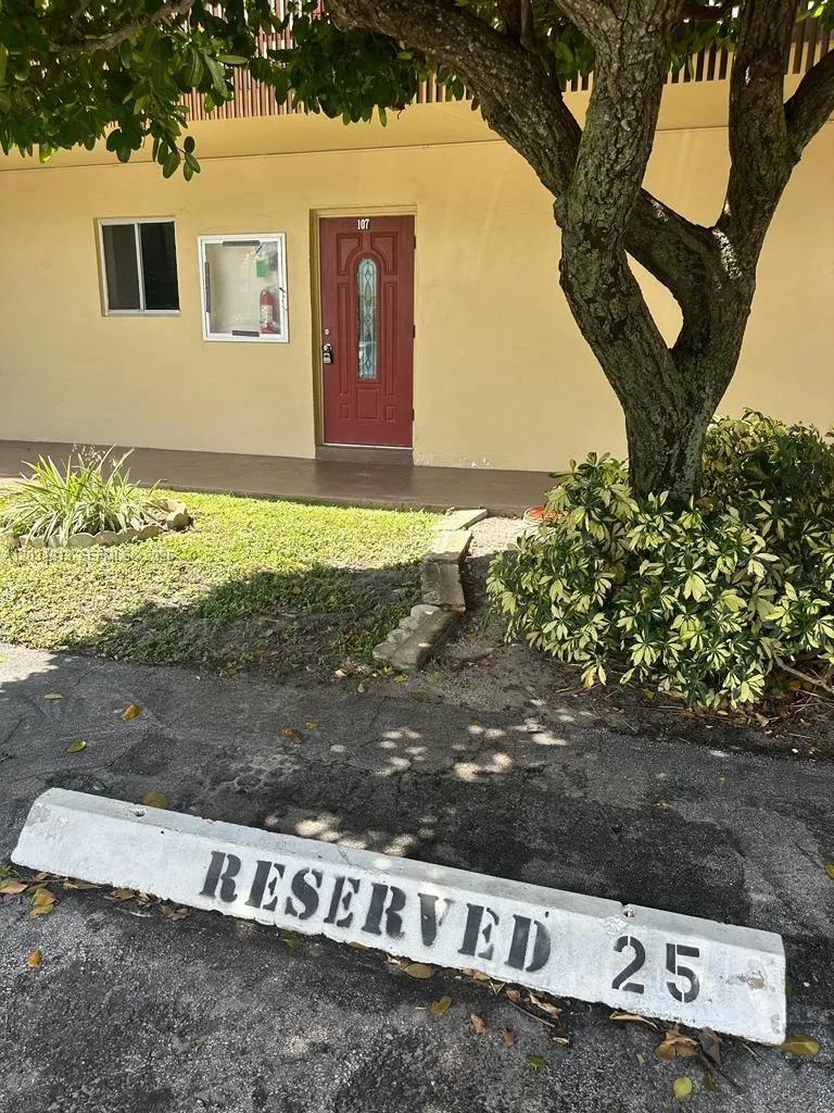 200 S Waterway Dr S #107 Lantana, FL 33462