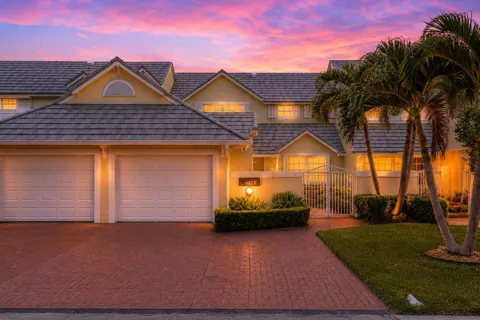 4825 NW 98th Place