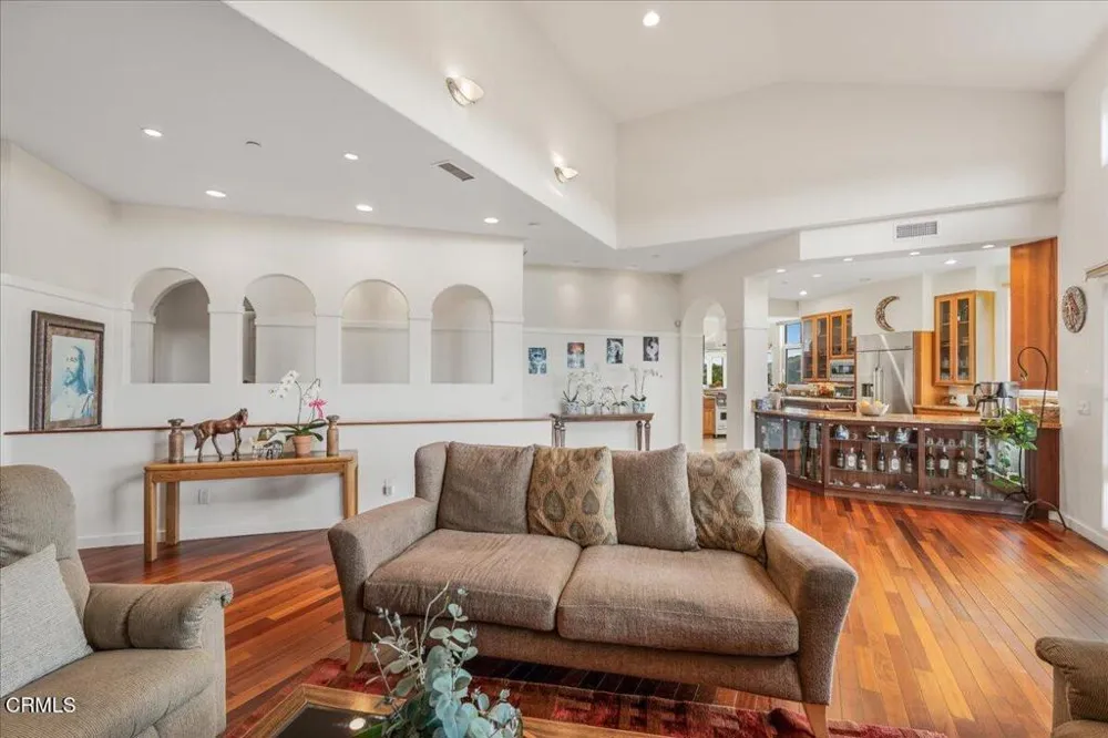 579 Glade Drive Santa Paula, CA 93060