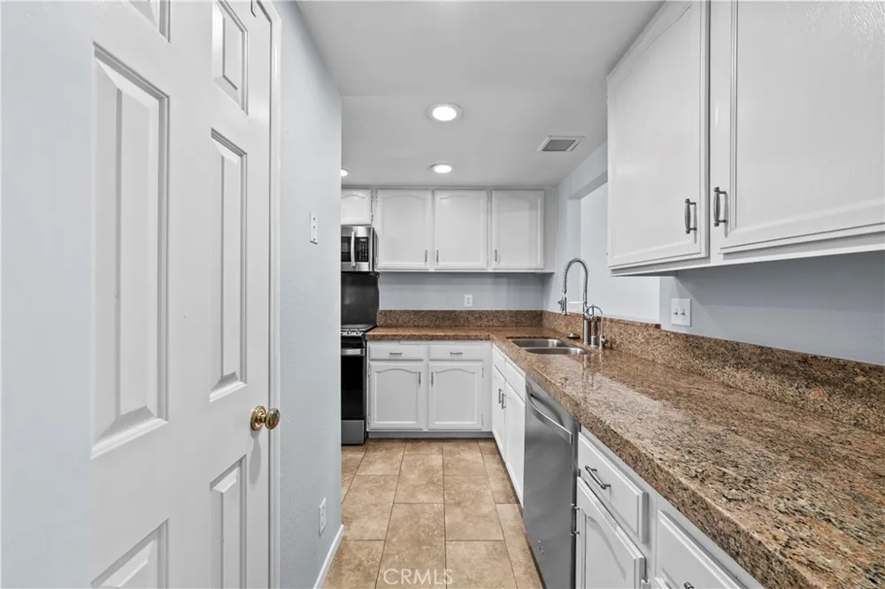 42805 15th W Lancaster, CA 93534