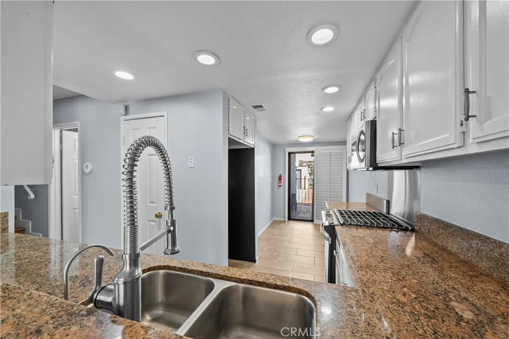 42805 15th W Lancaster, CA 93534