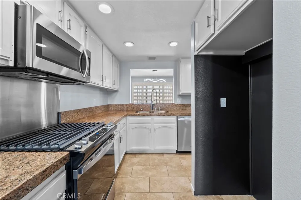 42805 15th W Lancaster, CA 93534