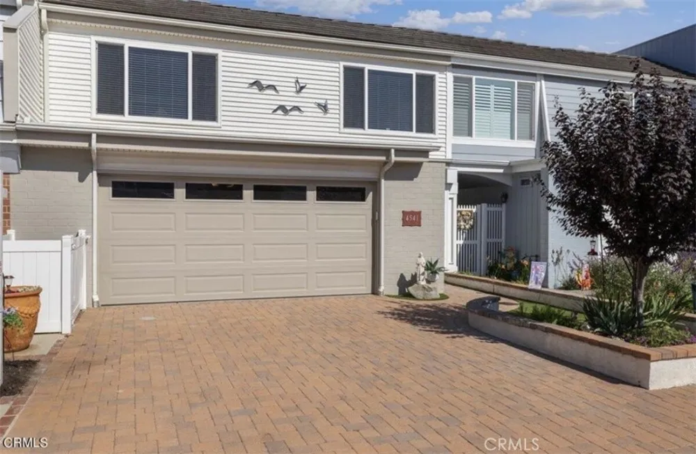 4541 Lyme Bay Oxnard, CA 93035