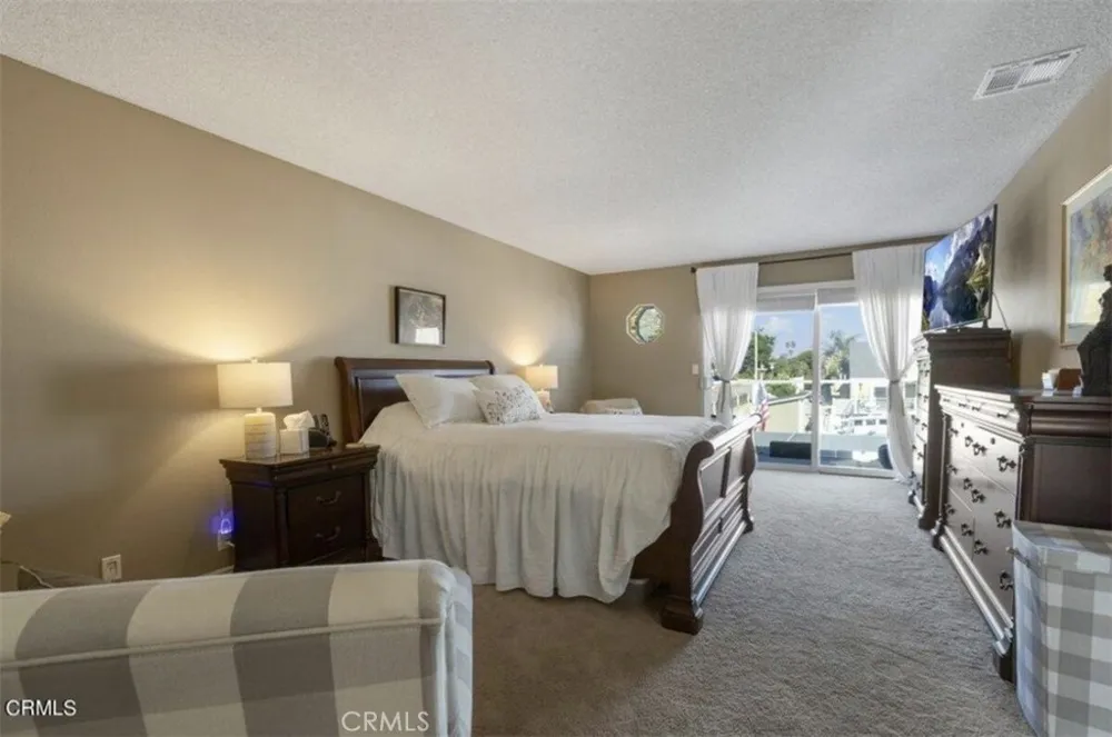 4541 Lyme Bay Oxnard, CA 93035