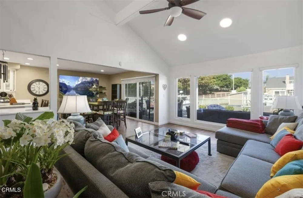 4541 Lyme Bay Oxnard, CA 93035