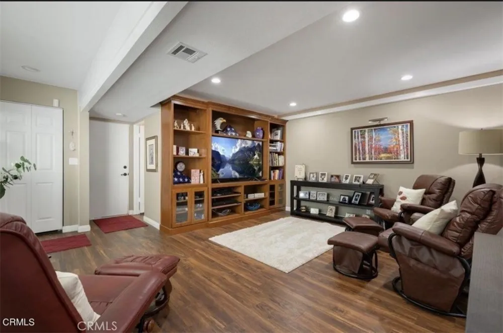 4541 Lyme Bay Oxnard, CA 93035