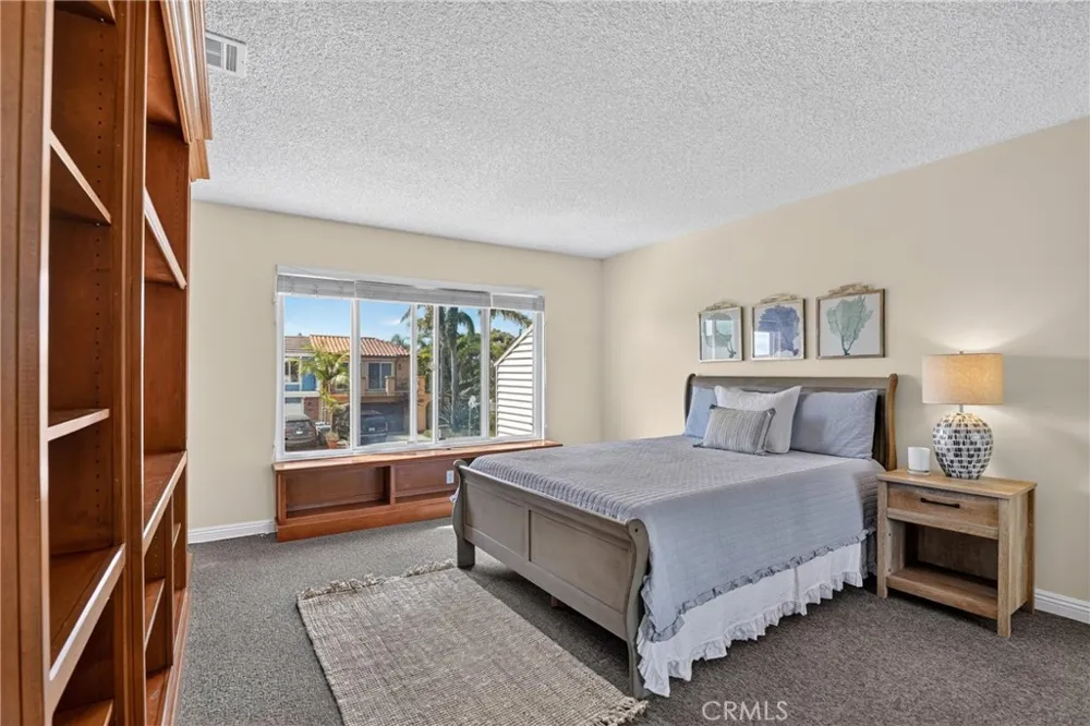 4541 Lyme Bay Oxnard, CA 93035