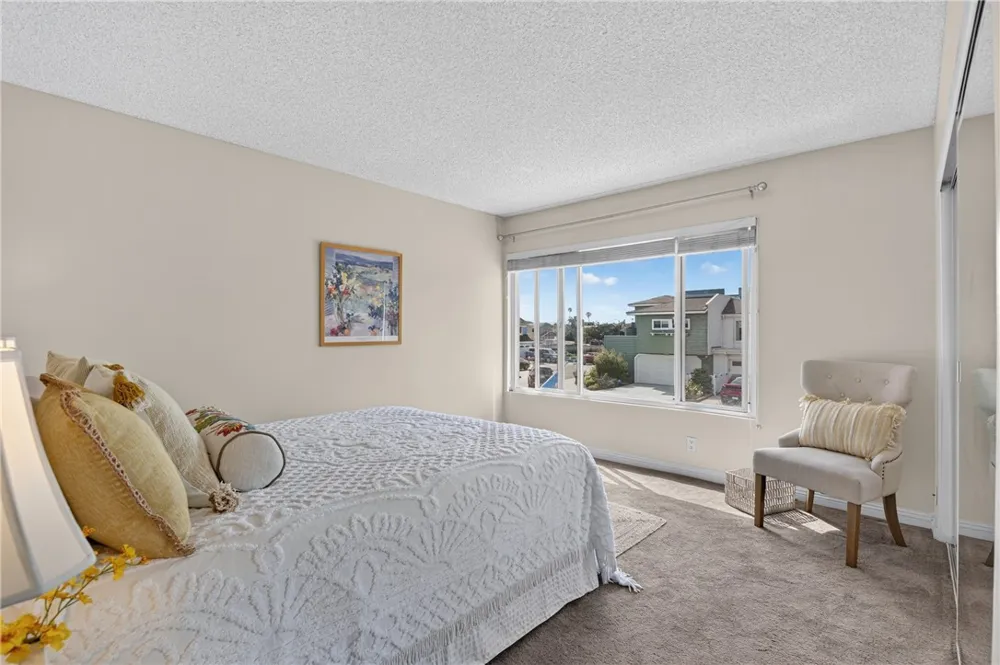 4541 Lyme Bay Oxnard, CA 93035