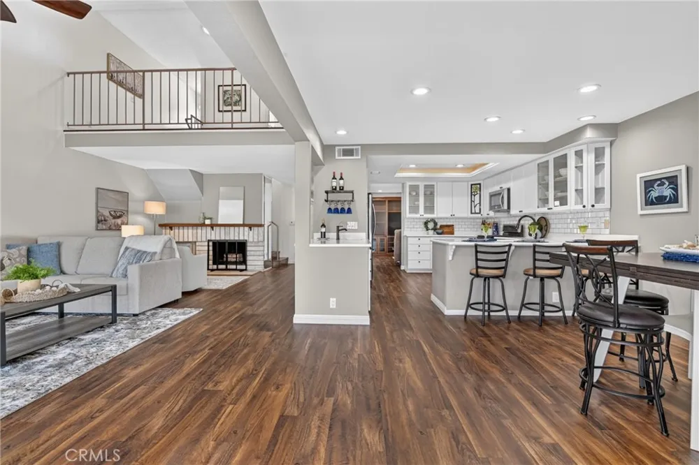 4541 Lyme Bay Oxnard, CA 93035