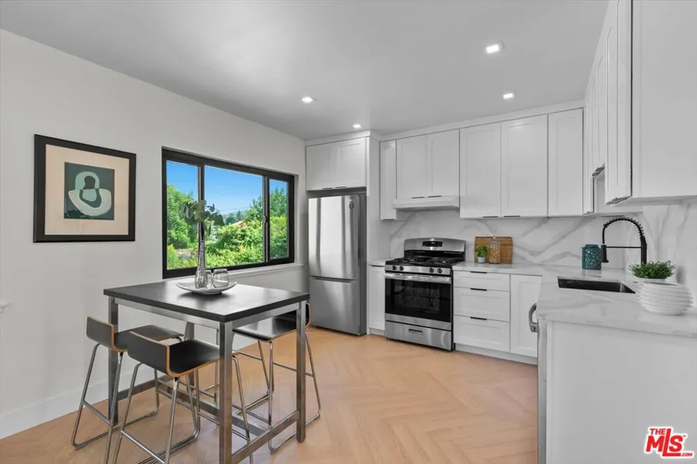4847 Brewster Drive Tarzana, CA 91356
