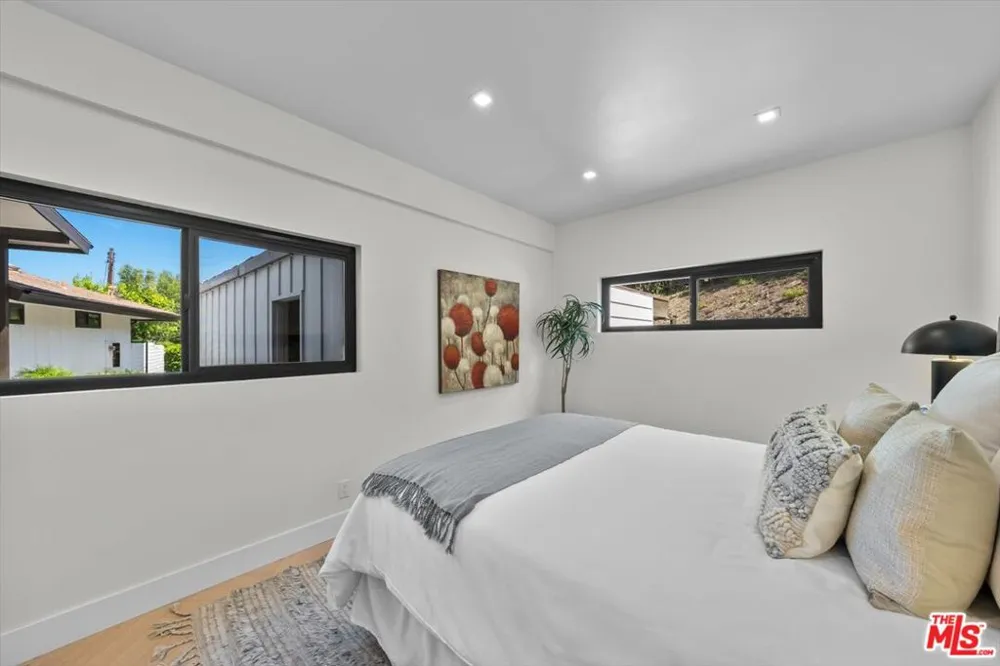 4847 Brewster Drive Tarzana, CA 91356
