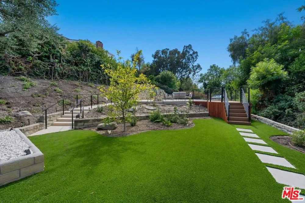 4847 Brewster Drive Tarzana, CA 91356