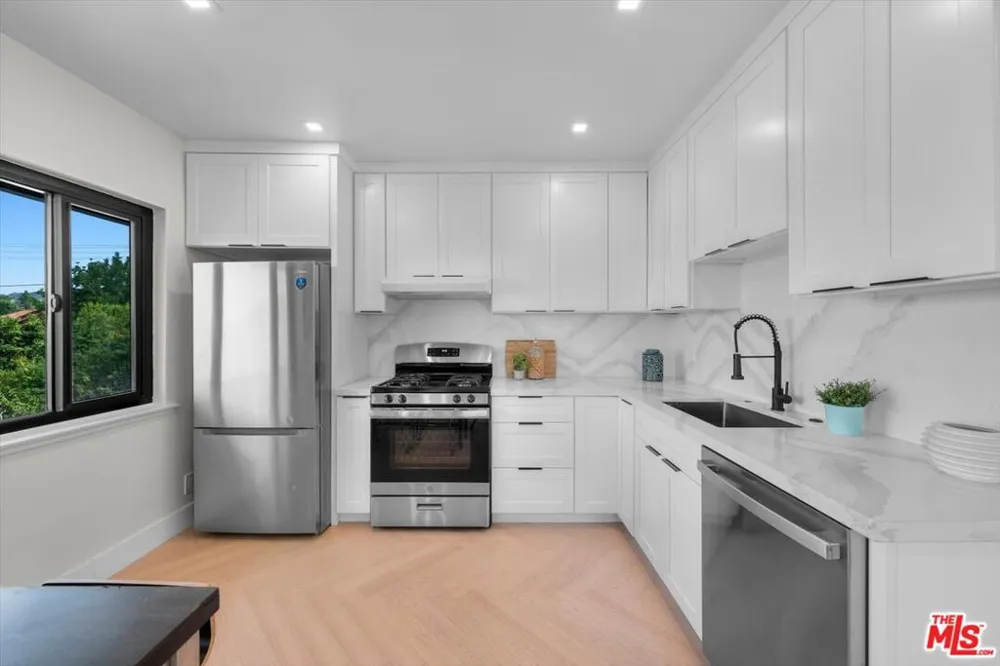 4847 Brewster Drive Tarzana, CA 91356