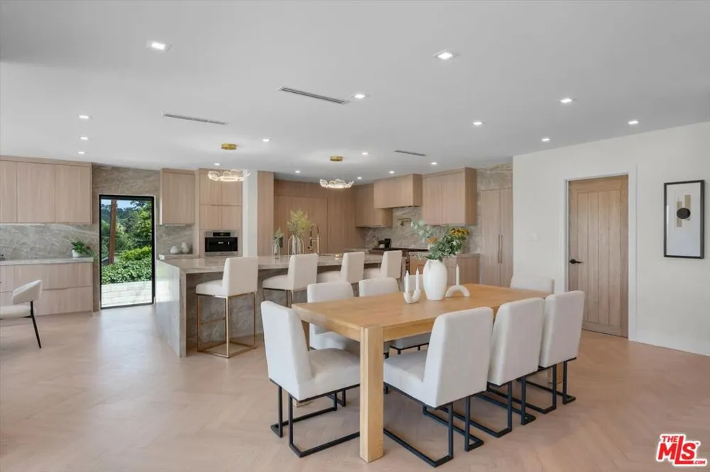 4847 Brewster Drive Tarzana, CA 91356
