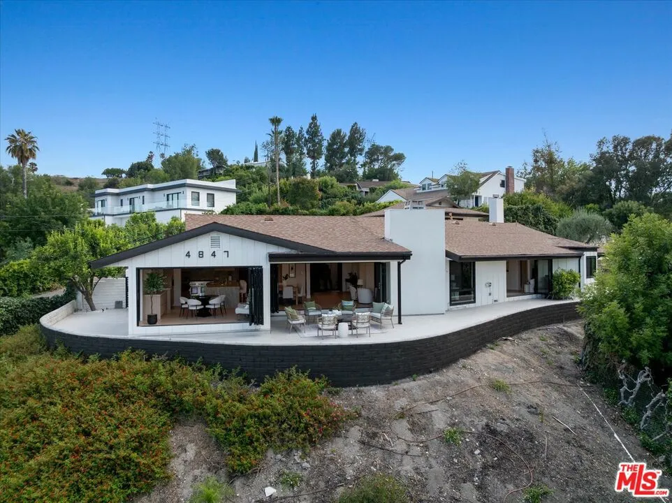 4847 Brewster Drive Tarzana, CA 91356