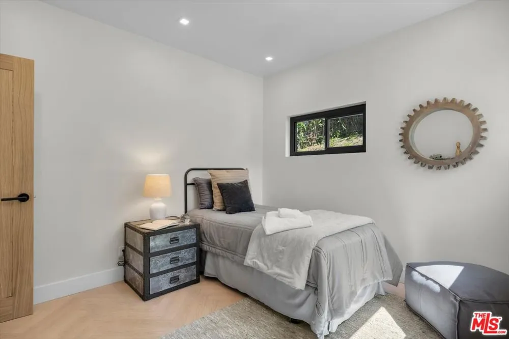 4847 Brewster Drive Tarzana, CA 91356