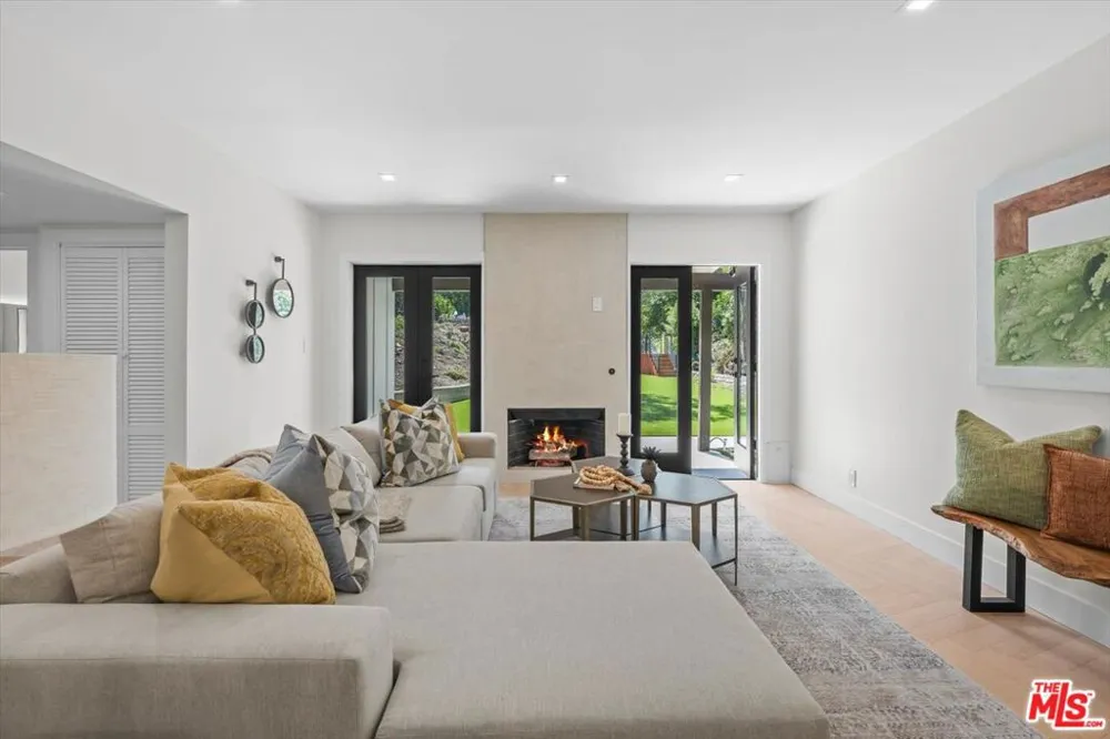 4847 Brewster Drive Tarzana, CA 91356