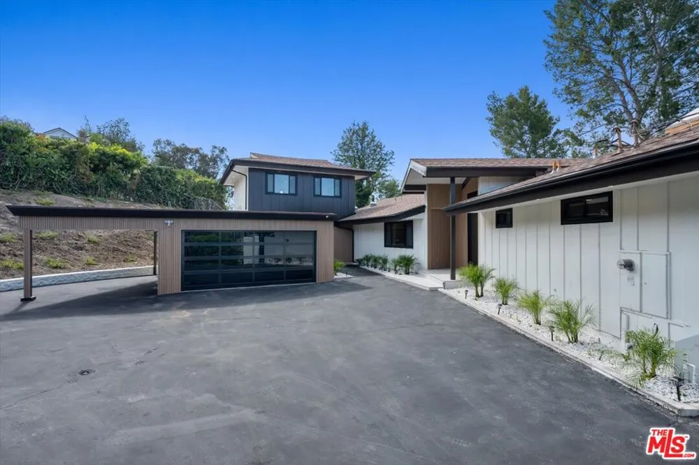 4847 Brewster Drive Tarzana, CA 91356