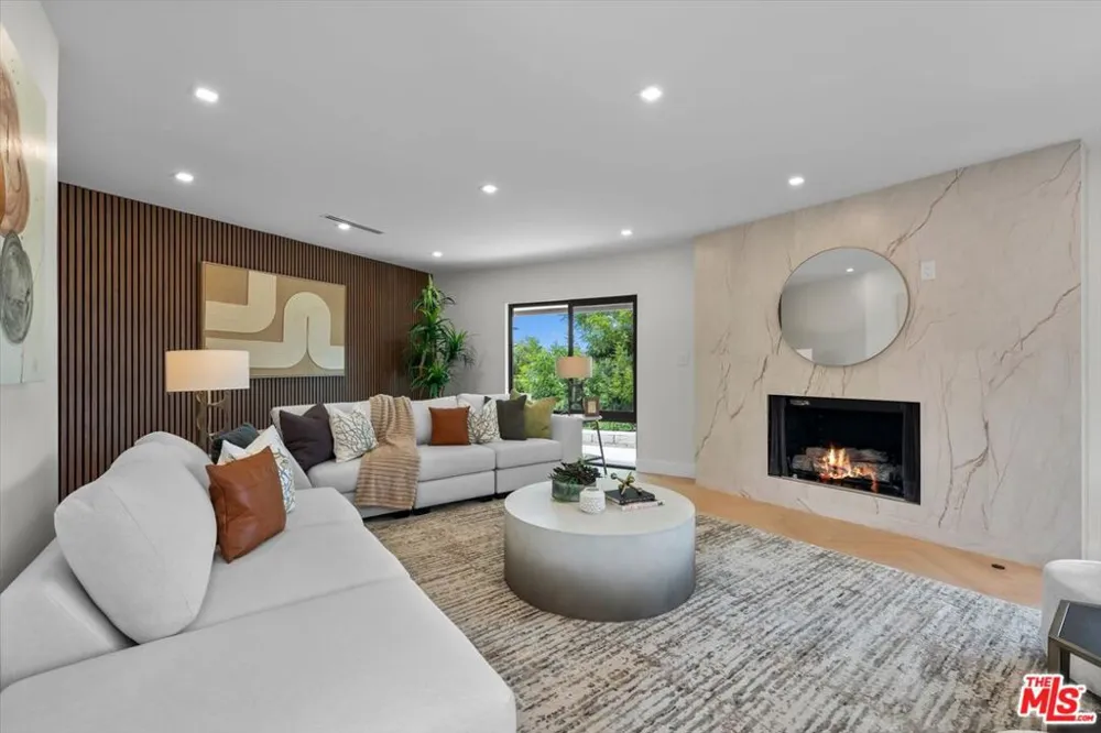 4847 Brewster Drive Tarzana, CA 91356
