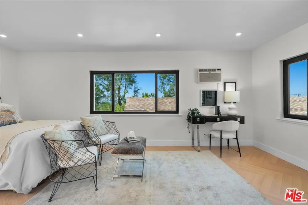 4847 Brewster Drive Tarzana, CA 91356