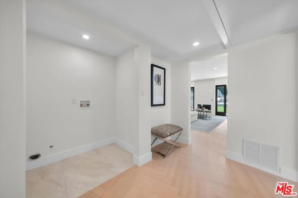4847 Brewster Drive Tarzana, CA 91356