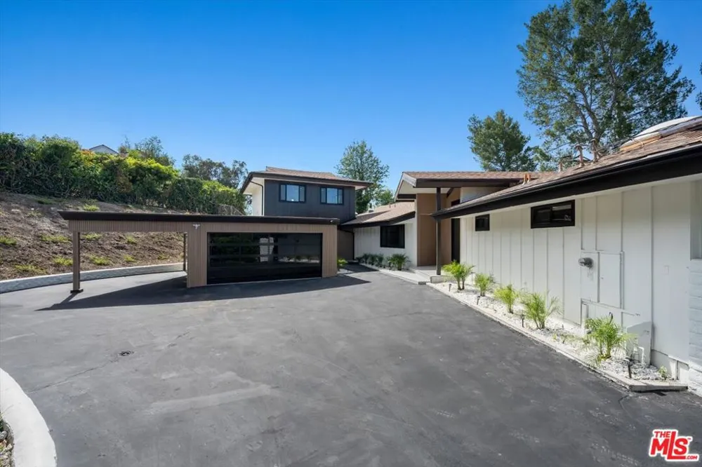 4847 Brewster Drive Tarzana, CA 91356