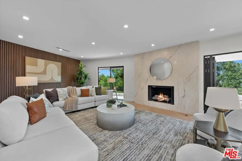 4847 Brewster Drive Tarzana, CA 91356
