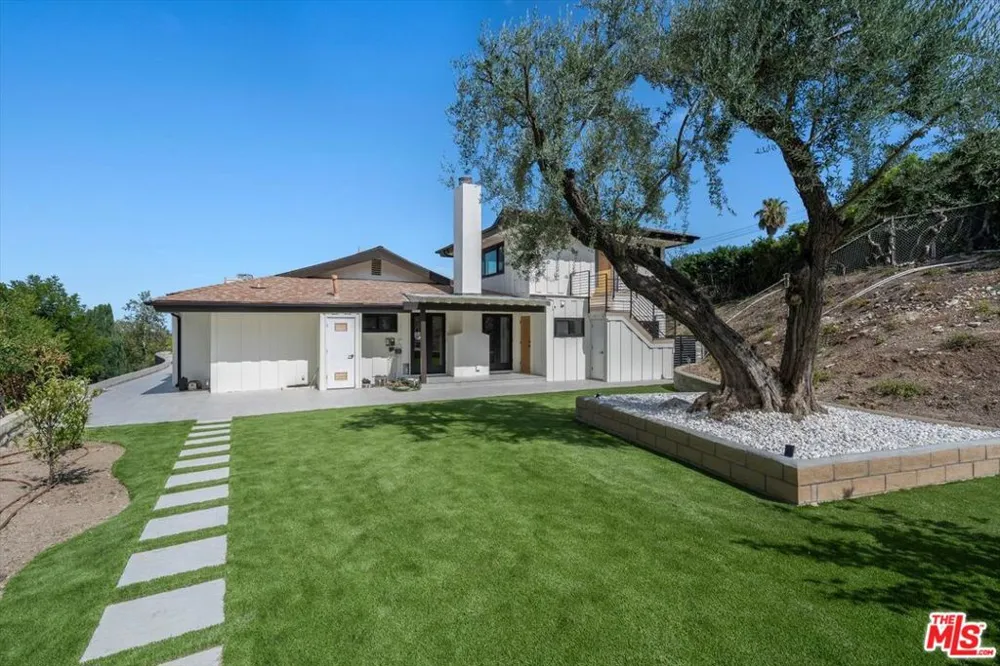 4847 Brewster Drive Tarzana, CA 91356