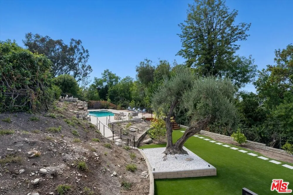 4847 Brewster Drive Tarzana, CA 91356