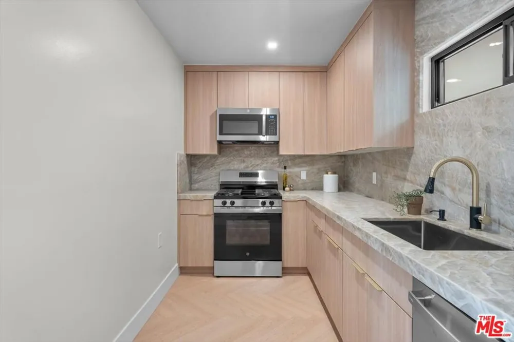 4847 Brewster Drive Tarzana, CA 91356