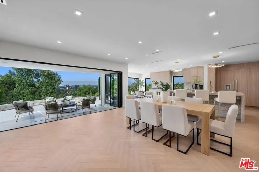4847 Brewster Drive Tarzana, CA 91356