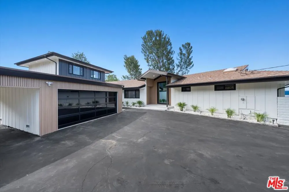 4847 Brewster Drive Tarzana, CA 91356