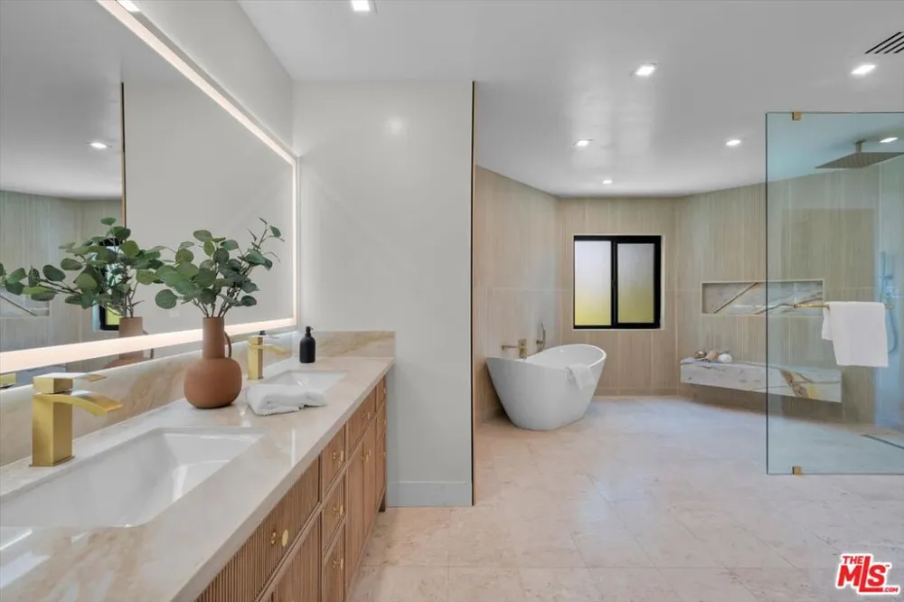 4847 Brewster Drive Tarzana, CA 91356