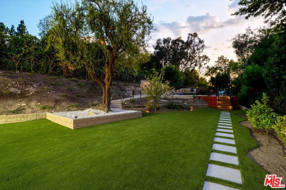 4847 Brewster Drive Tarzana, CA 91356