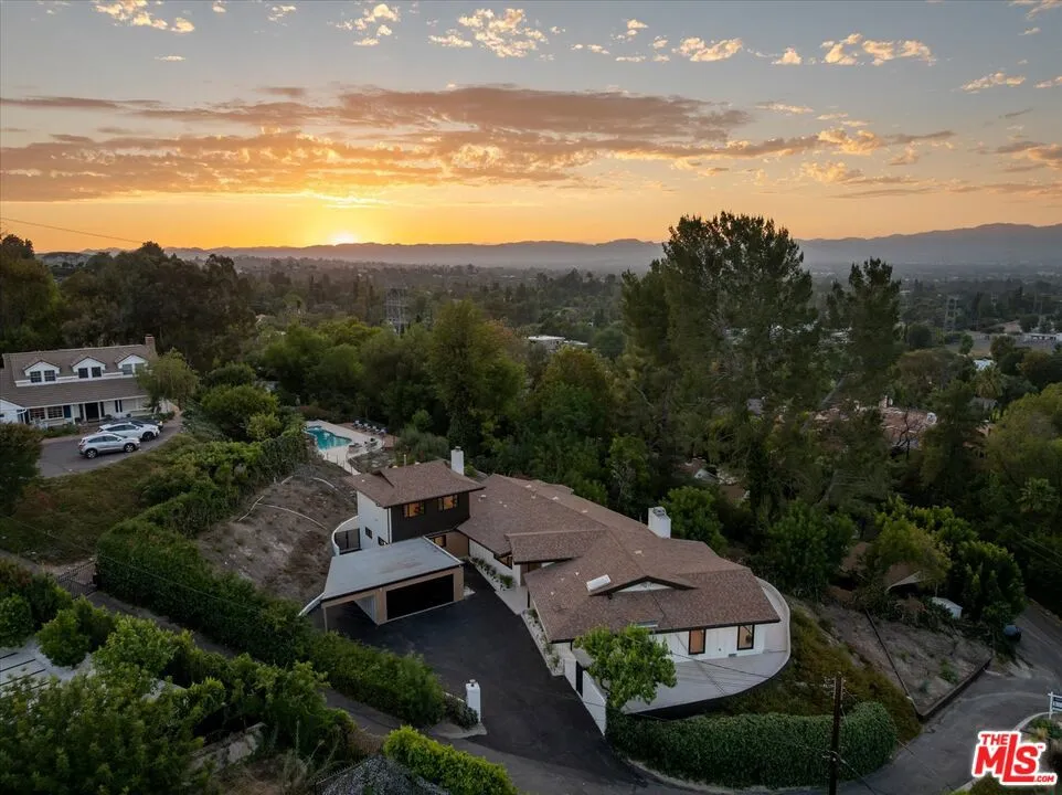 4847 Brewster Drive Tarzana, CA 91356