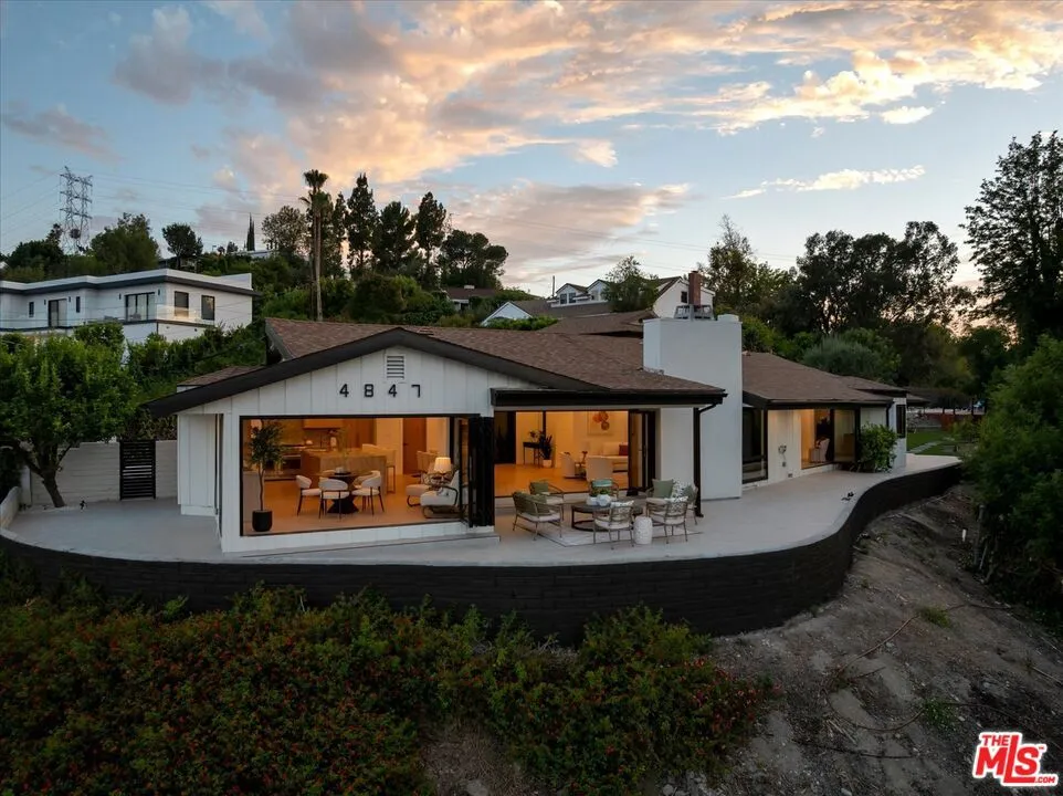 4847 Brewster Drive Tarzana, CA 91356