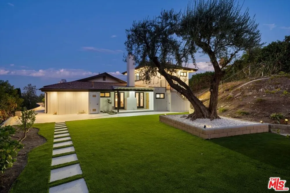 4847 Brewster Drive Tarzana, CA 91356