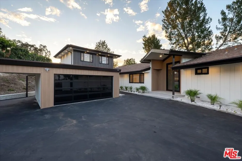 4847 Brewster Drive Tarzana, CA 91356
