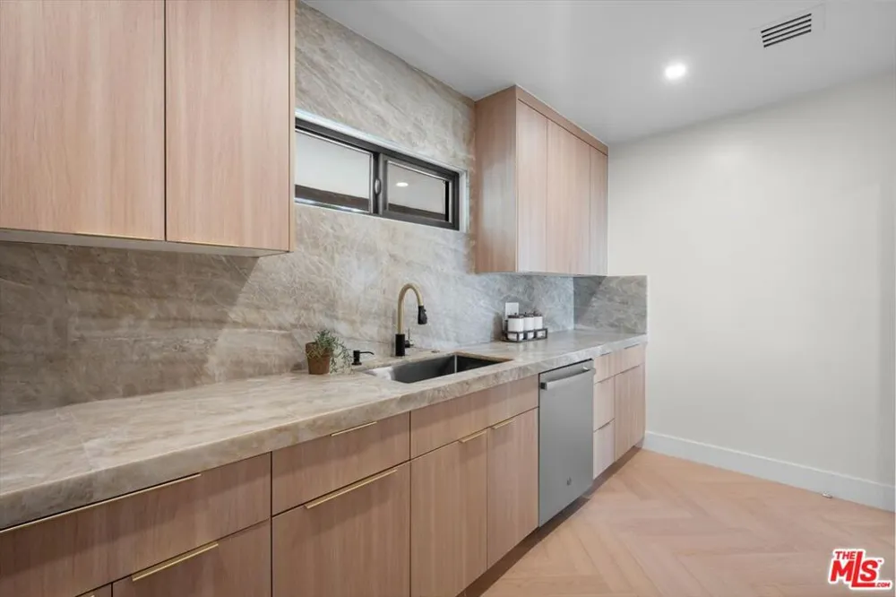 4847 Brewster Drive Tarzana, CA 91356