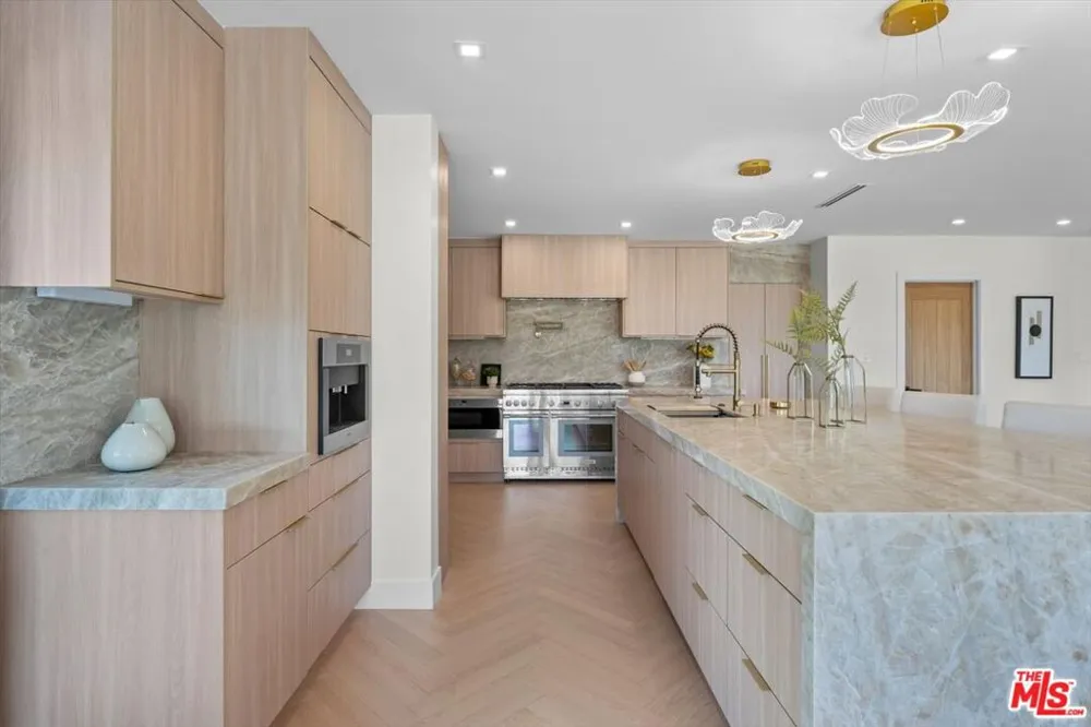 4847 Brewster Drive Tarzana, CA 91356
